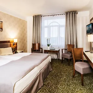 Lord - Airport Hotel Warsaw
